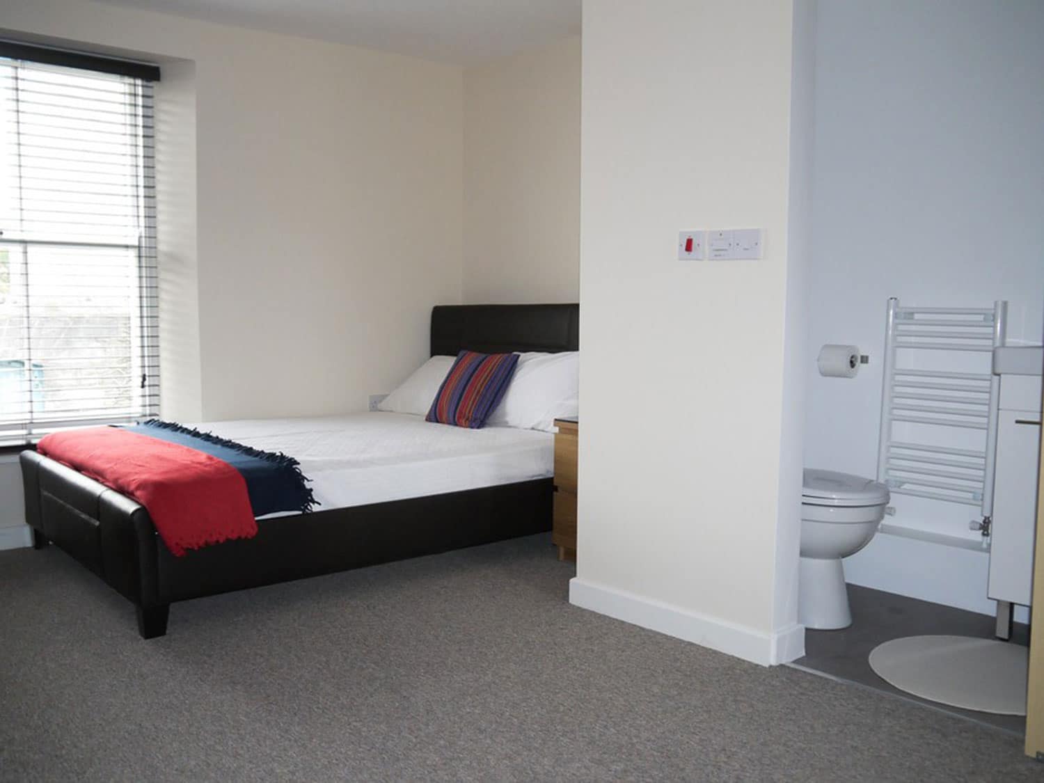 Student flat at The No Place, 6 bedroom flat to rent in Plymouth
