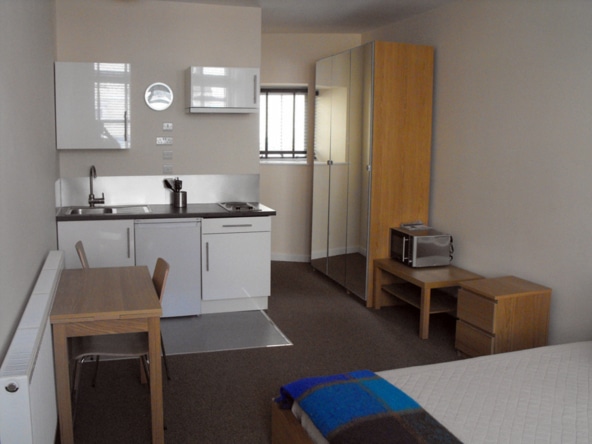 Student one bedroom flat in Plymouth at the Mutley Tavern