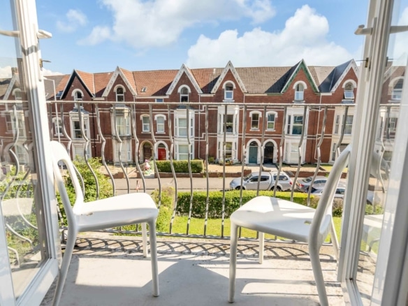 10 bedroom student house to rent in Uplands, Sketty Road, Swansea SA2 0LJ