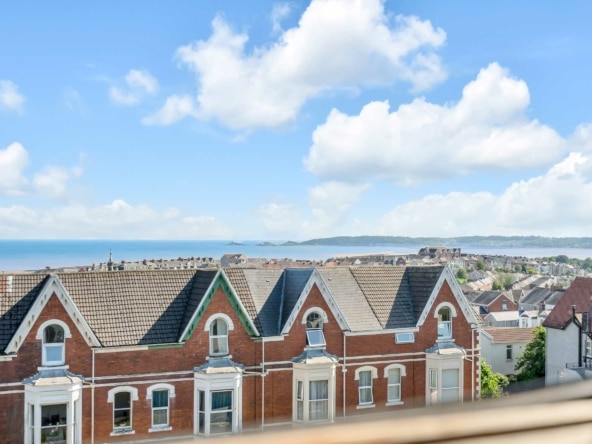 10 bedroom student house to rent in Uplands, Sketty Road, Swansea SA2 0LJ